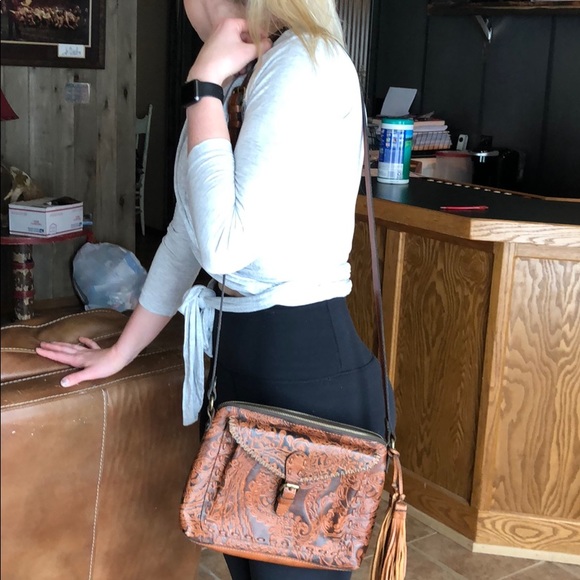 Patricia Nash Hans tooled bag. Med size - Picture 5 of 5